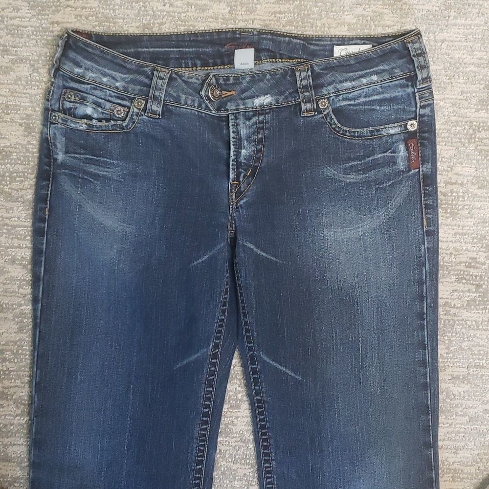 Silver brand Tuesday boot 👢 cut jeans - Picture 3 of 10